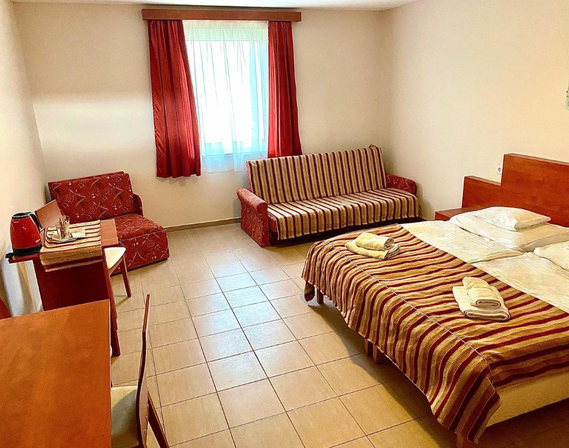 Ligetalja Termál Hotel Peneszlek Exterior foto