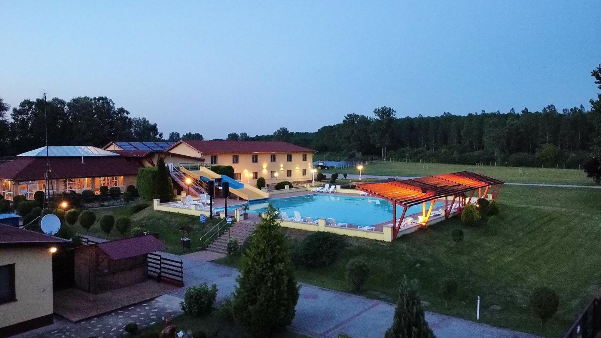 Ligetalja Termál Hotel Peneszlek Exterior foto
