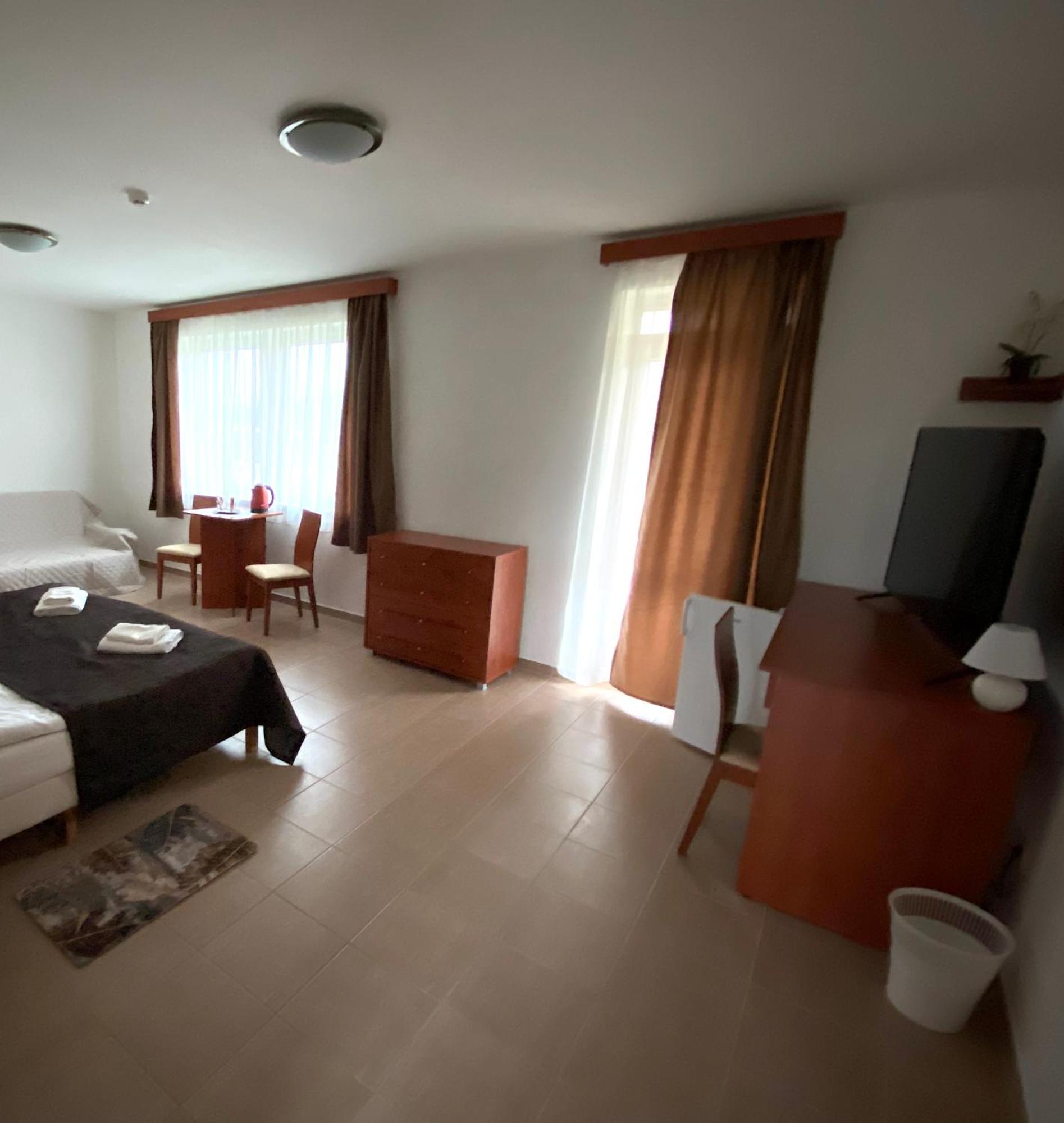 Ligetalja Termál Hotel Peneszlek Exterior foto